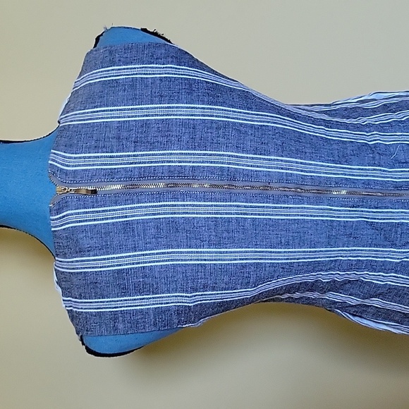 JADE Gray & White Pocketed Sleeveless Midi Dress - Picture 3 of 7